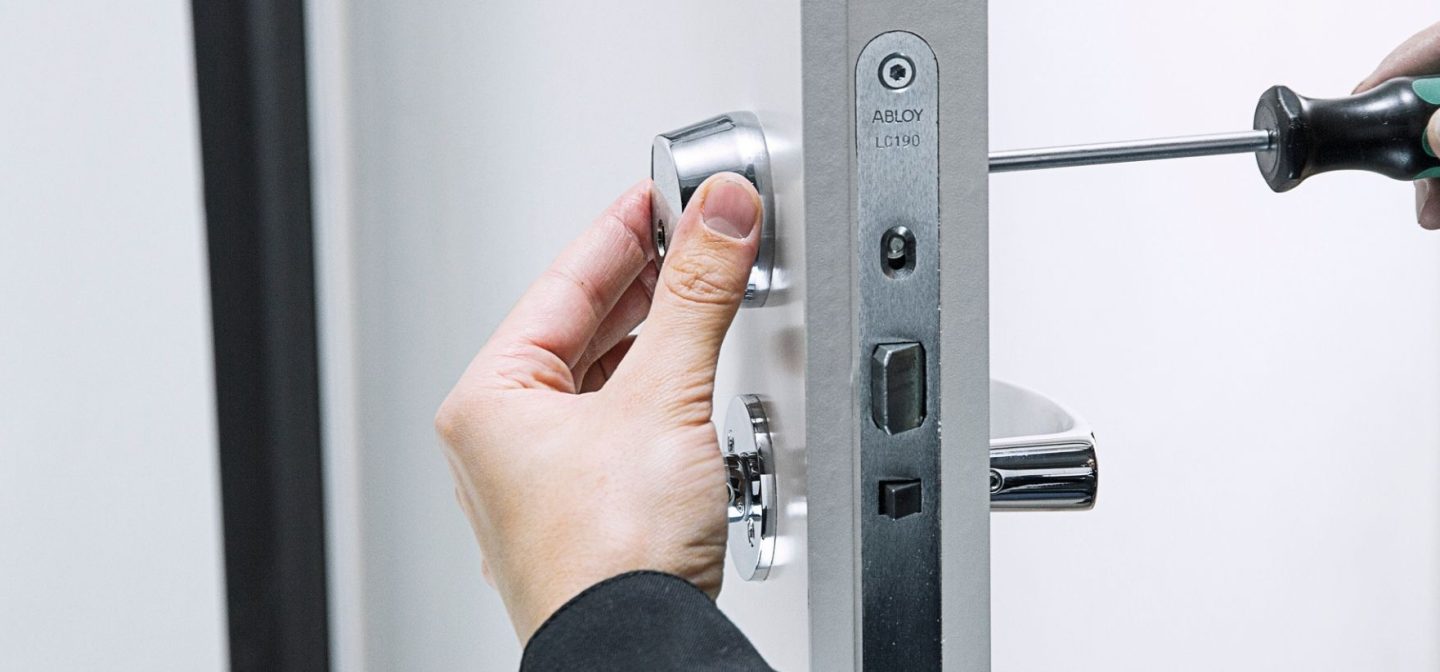 Abloy-lukon asennus