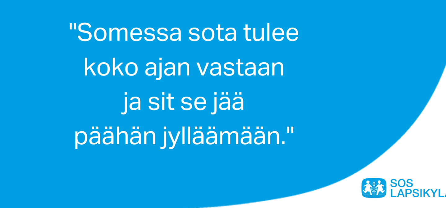 Lapsen sitaatti Ukrainan sodasta valkoisella tekstillä sinisen pohjan päällä