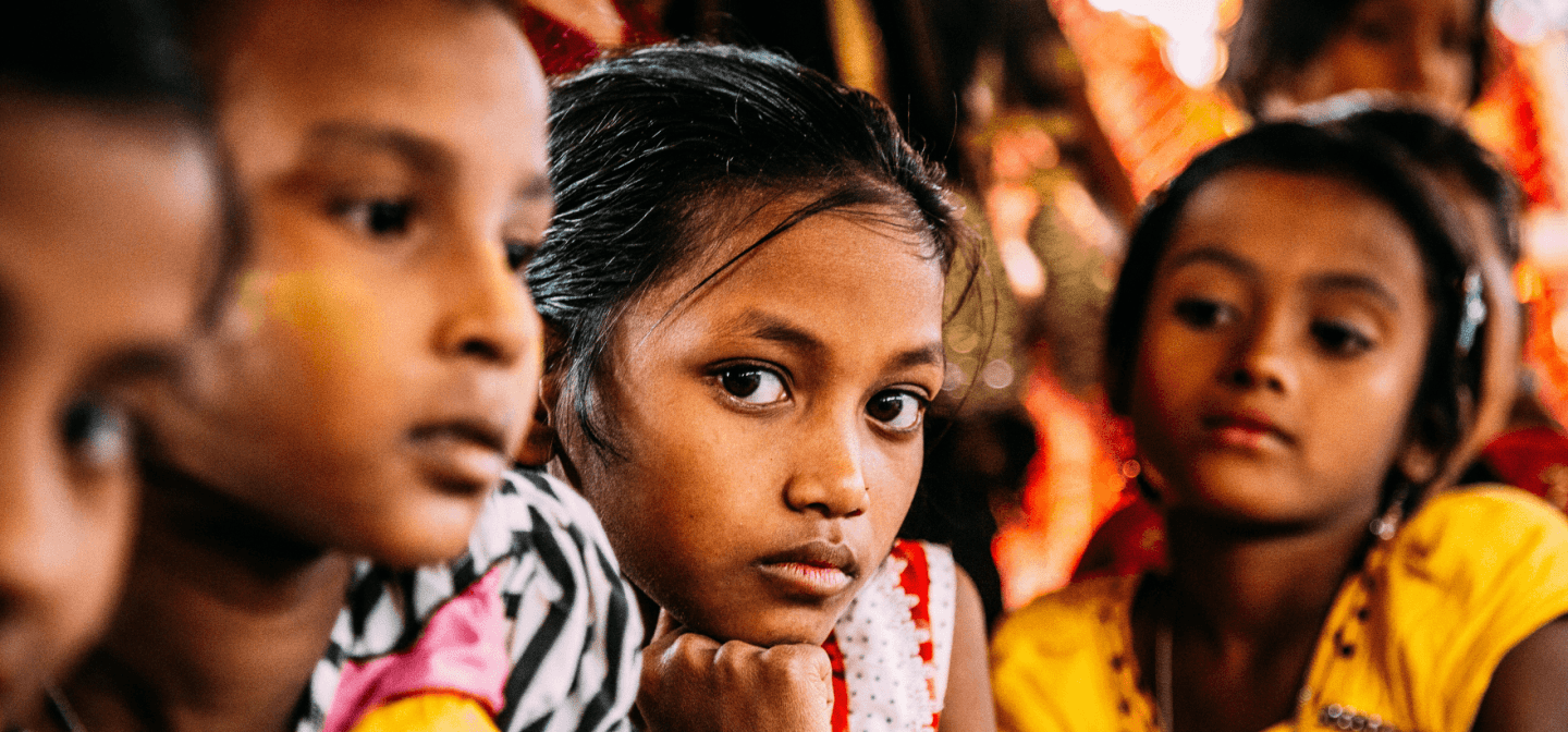 Lapsia Rohingya-pakolaisleirillä