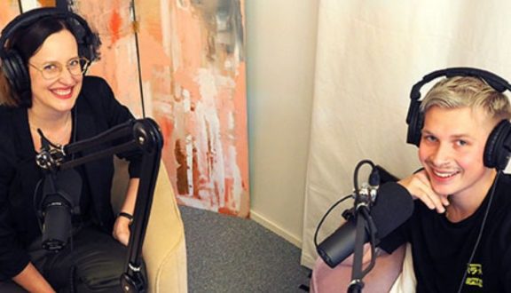 Kati Palsanen ja rap-artisti Wil studiossa