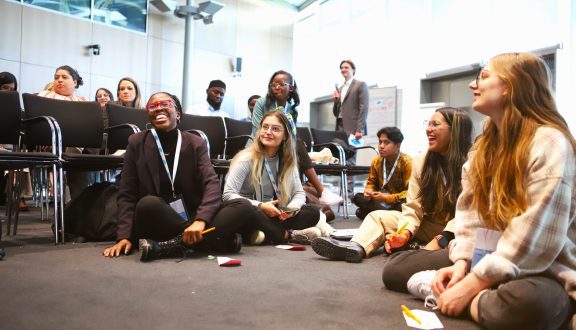 Nuoria konferenssissa